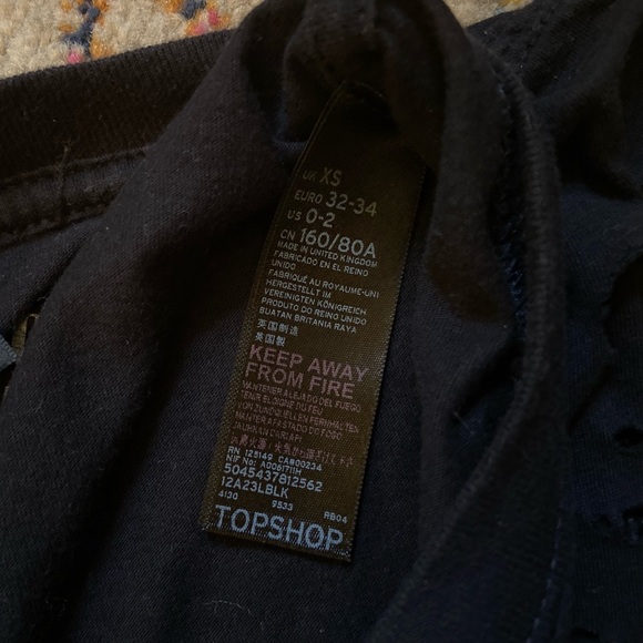 💥HOST PICK💥🌹Worn Guns N’ Roses “Appetite For Destruction” Graphic Tee🌹 - Picture 9 of 11